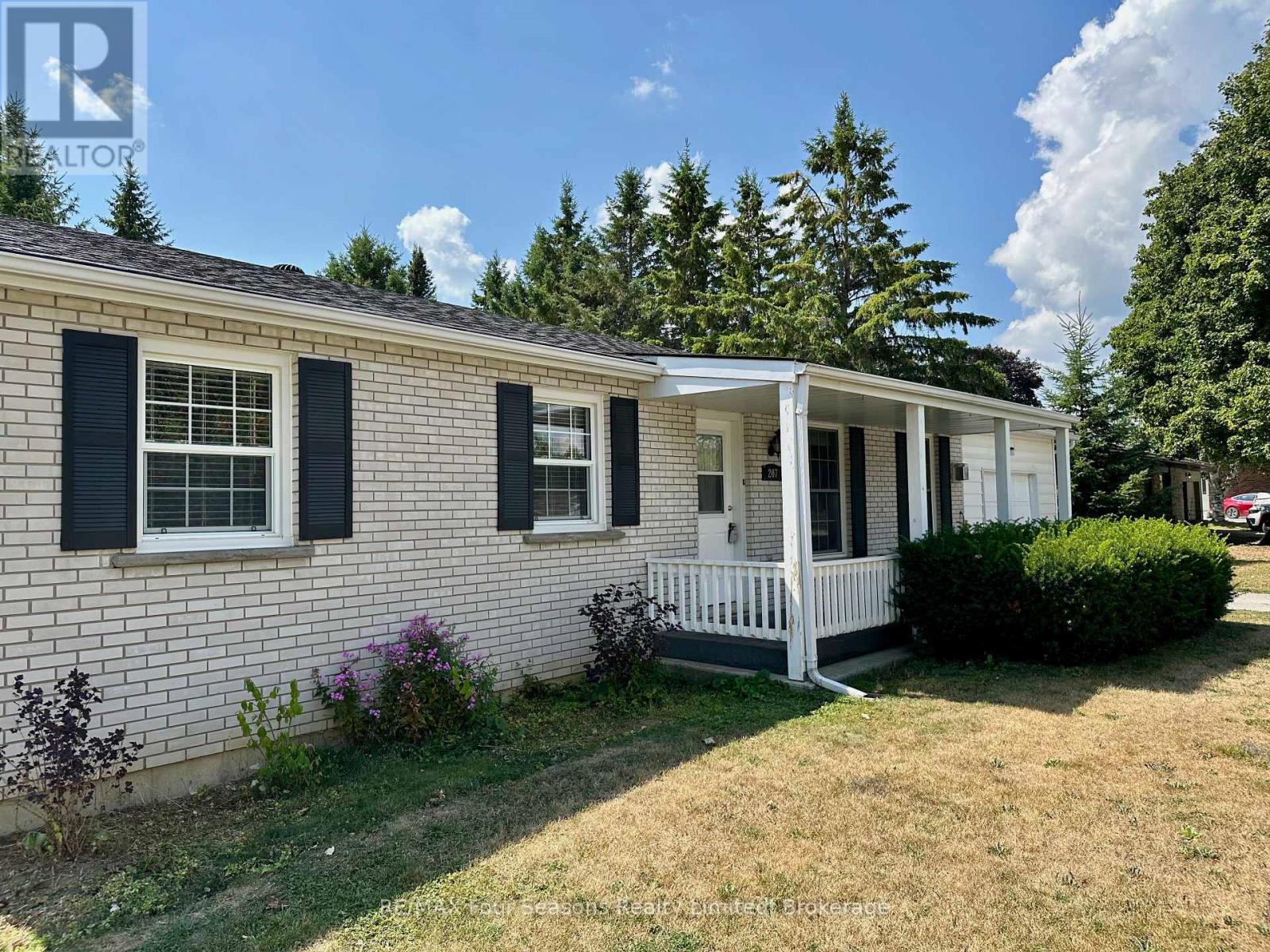 207 Christopher St, Clearview, ON L0M 1S0