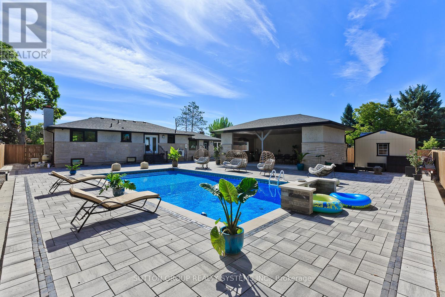 214 Ashford Dr, Barrie, ON L4N 4H3
