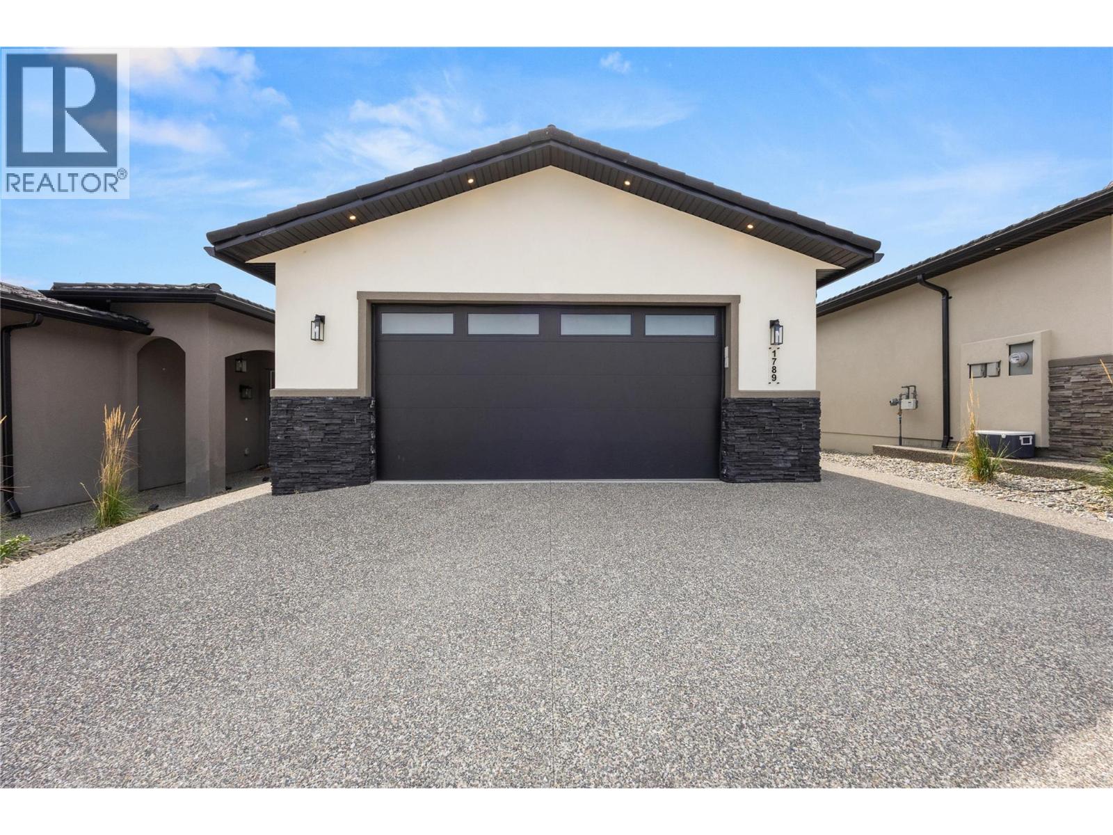 1789 Viewpoint Dr, Kelowna, BC V1Z 4E1