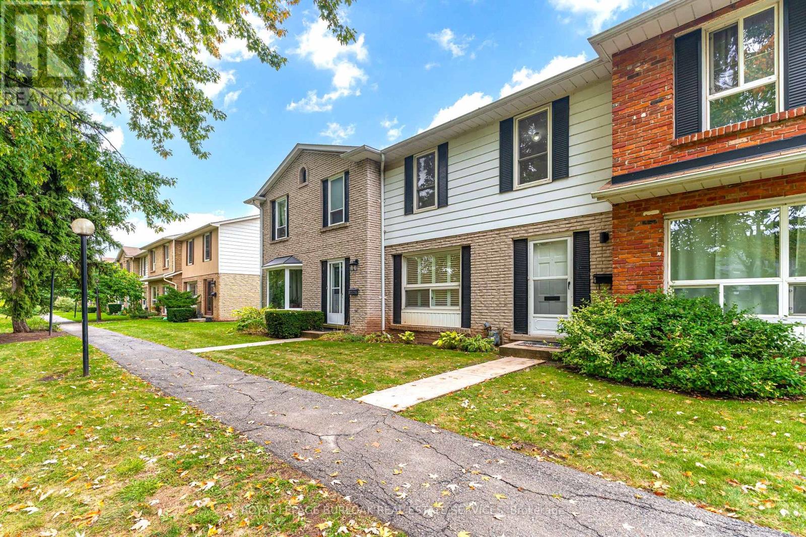 4 5475 Lakeshore Rd, Burlington, ON L7L 1E1
