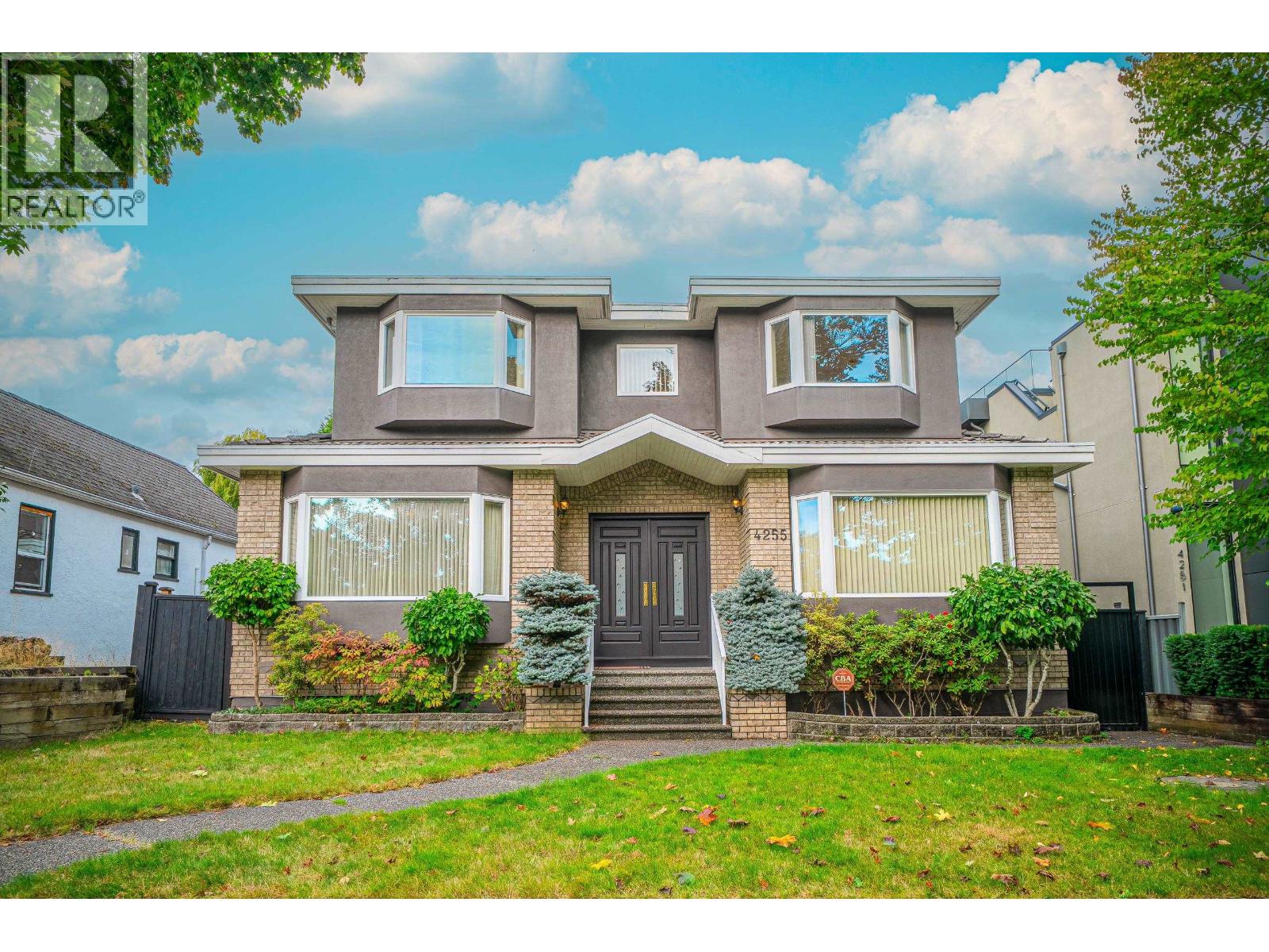 4255 W 15th Ave, Vancouver, BC V6R 3A7