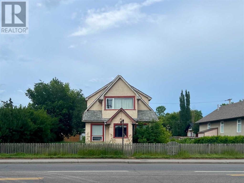 1312 Edmonton Trl NE, Calgary, AB T2E 3K7
