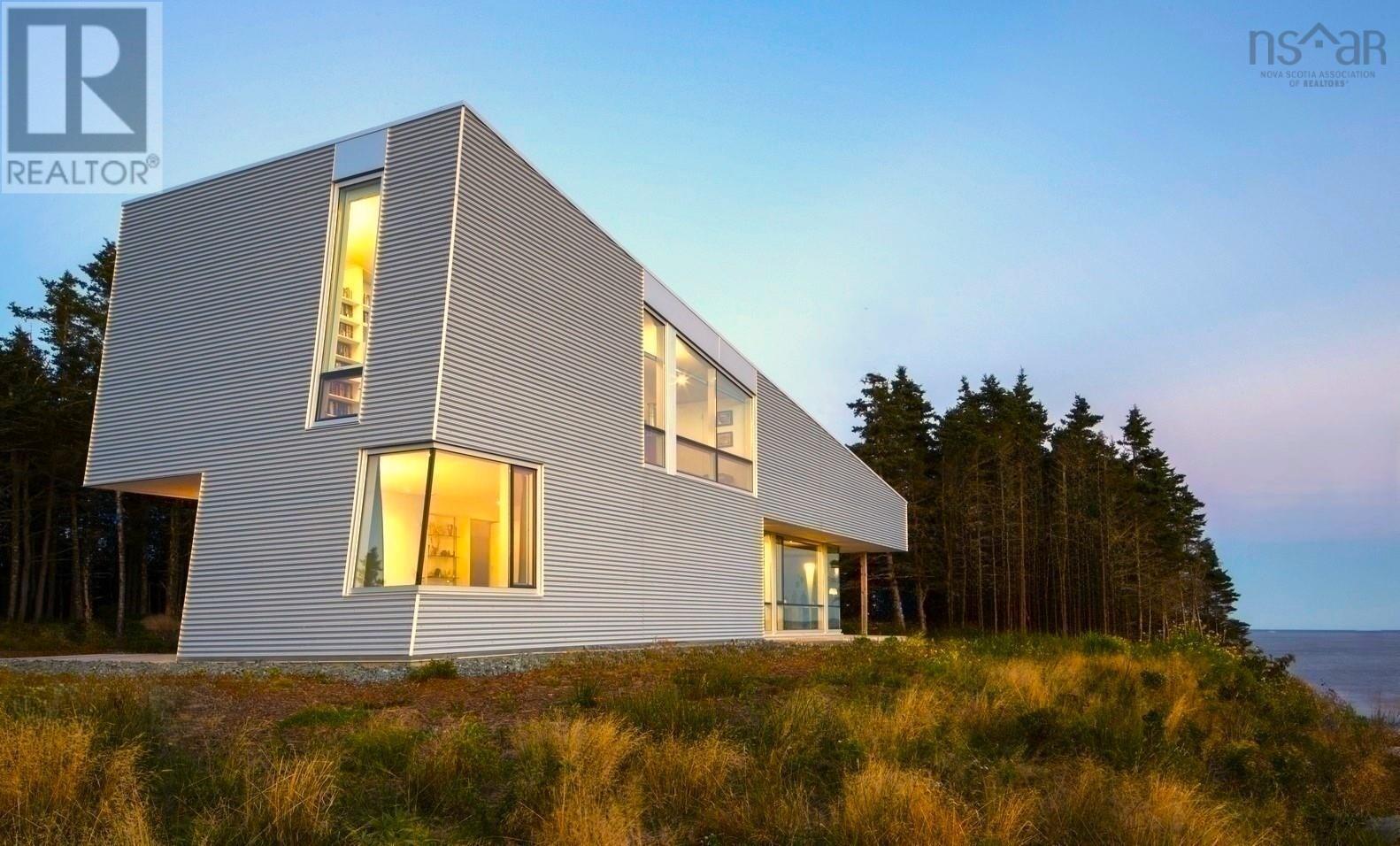 58 Pierce Point Rd, Queens, NS B0T 1K0