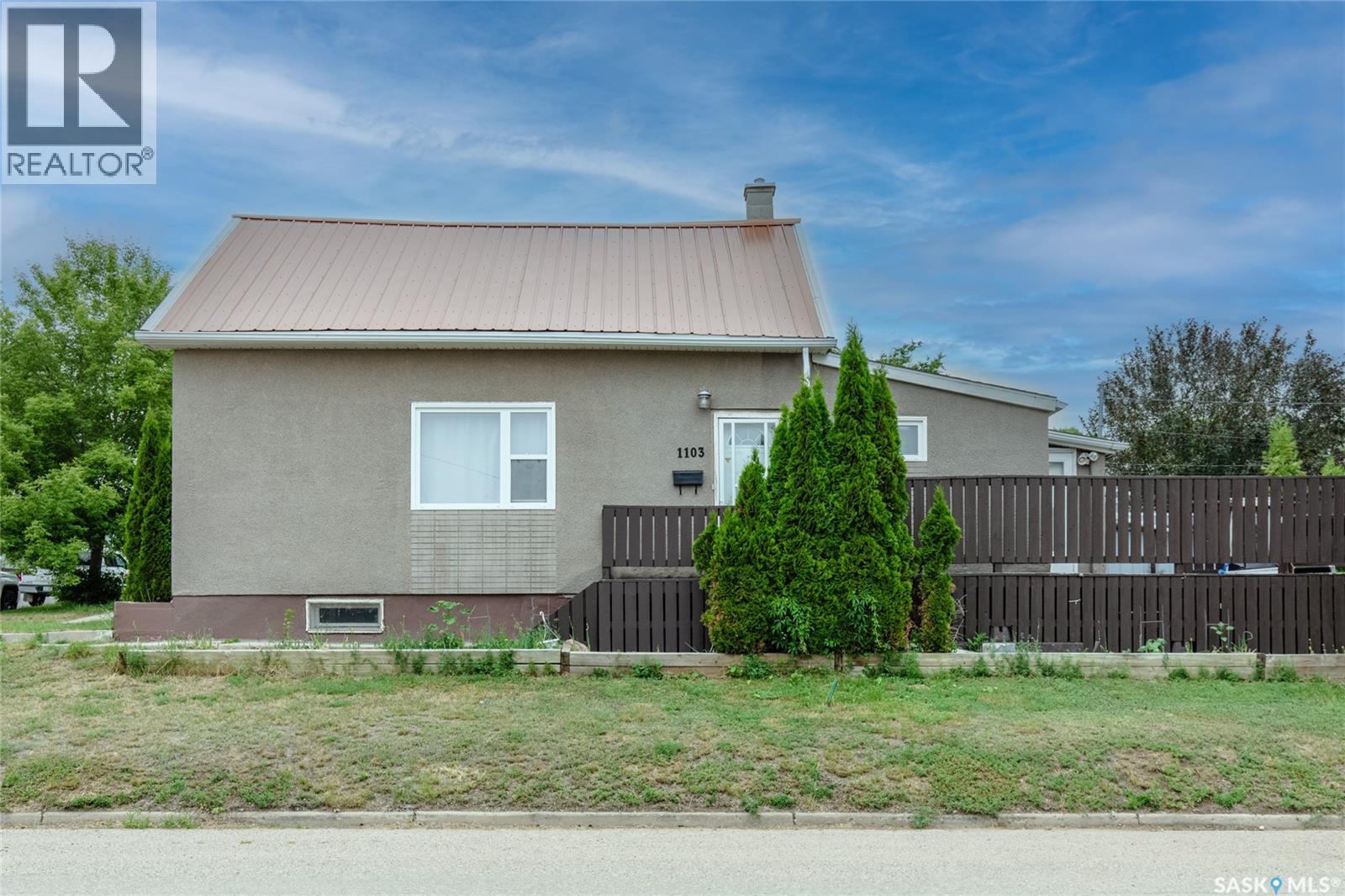 1103 4 Avenue Northeast, Moose Jaw, SK S6H 1H9