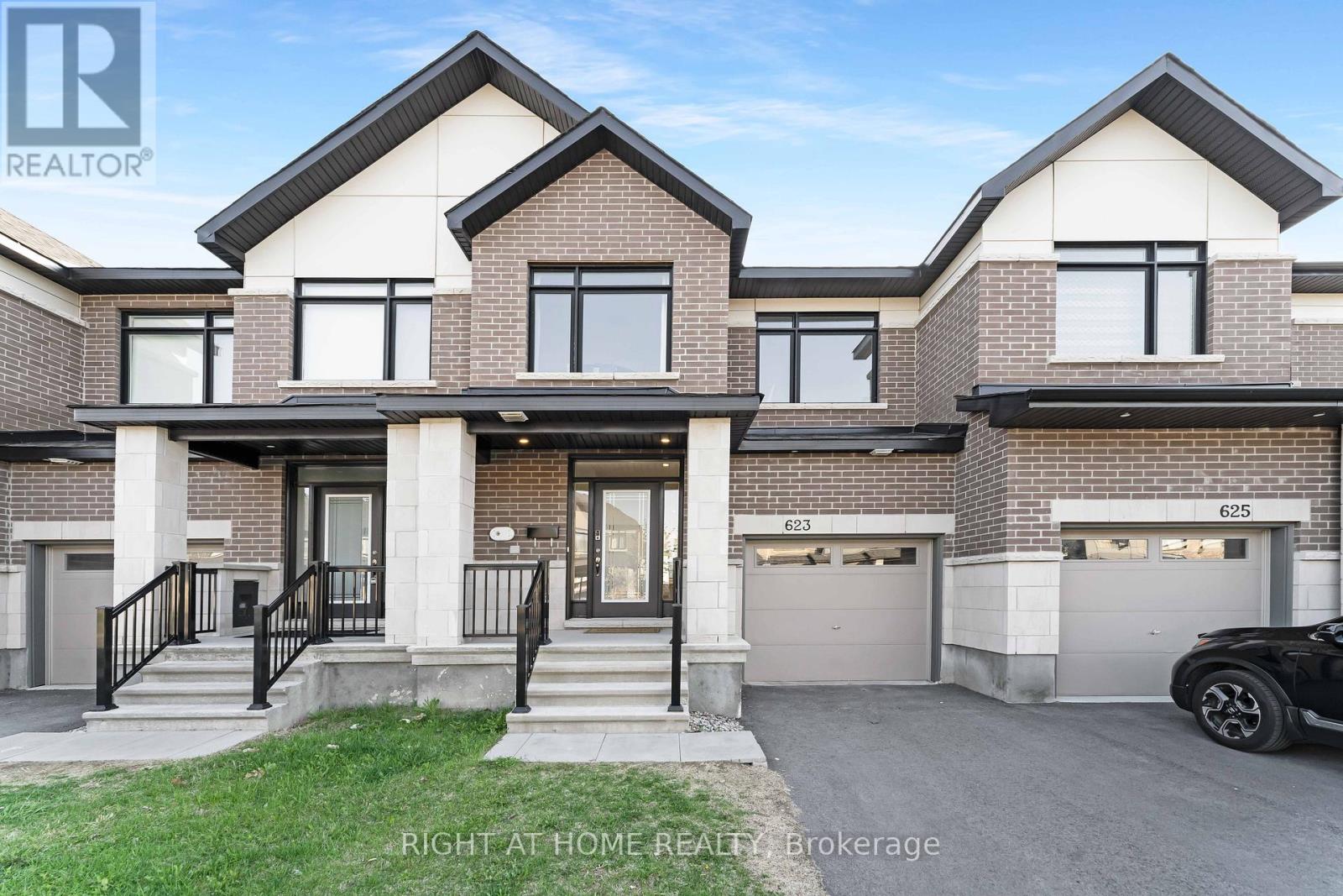 623 Rathburn Ln, Ottawa, ON K1T 3W7