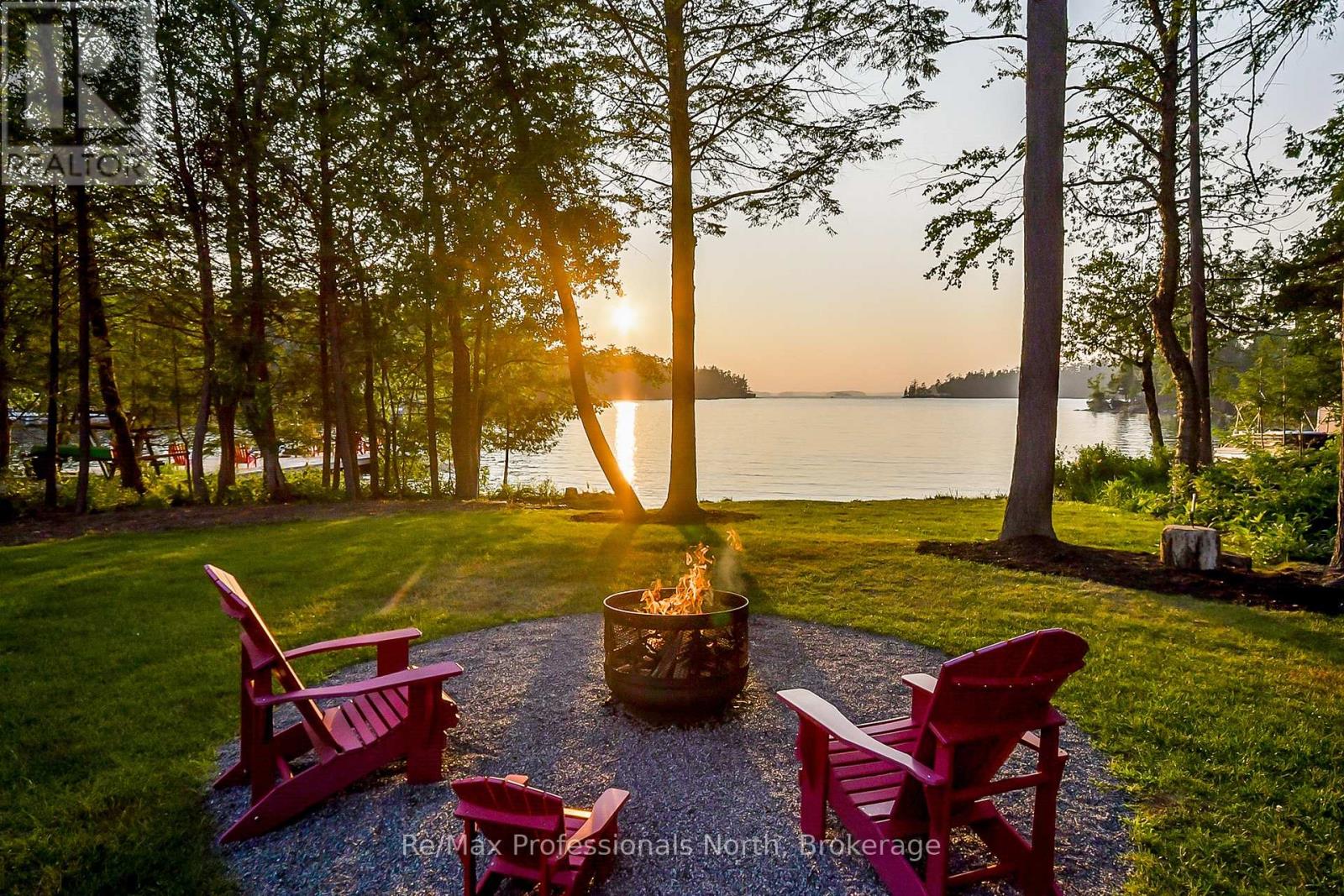 1054 Brydons Bay Rd, Gravenhurst, ON P1P 1R1