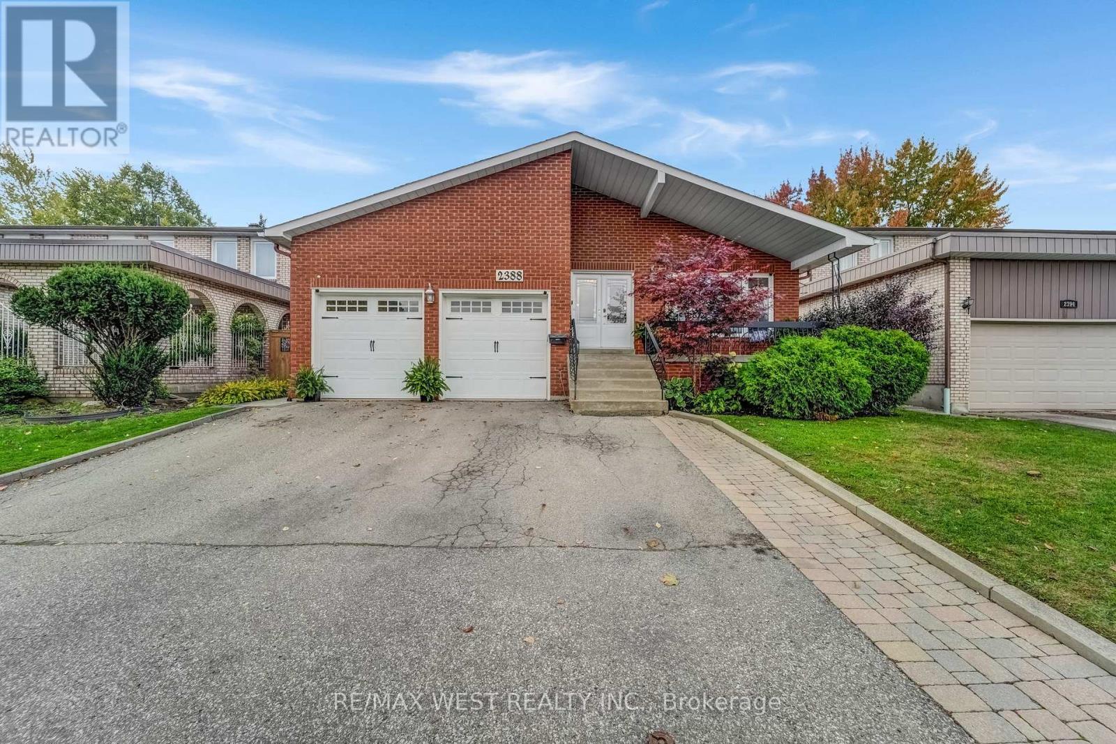 2388 Carlanne Pl, Mississauga, ON L5C 3C8