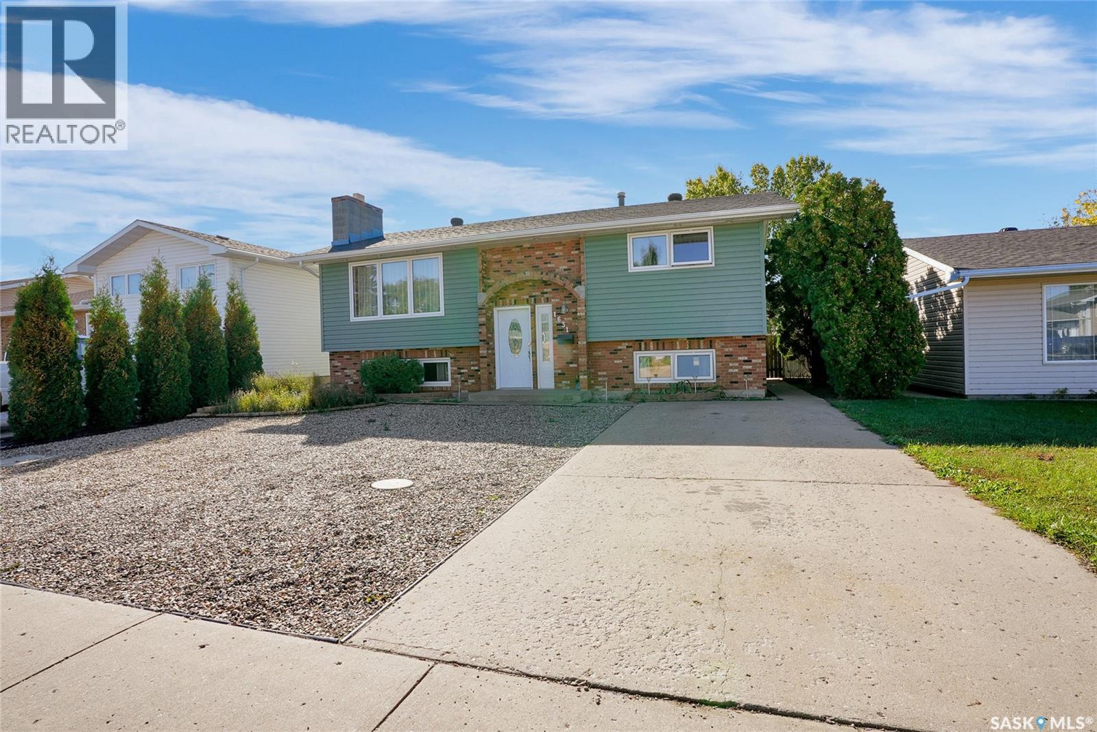 1631 Glendale St, Moose Jaw, SK S6K 1A9