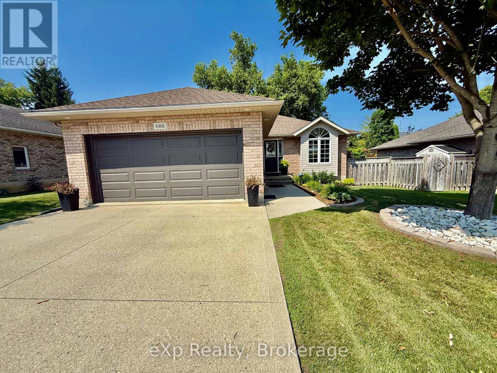 688 22nd Avenue, Hanover, ON N4N 3W8