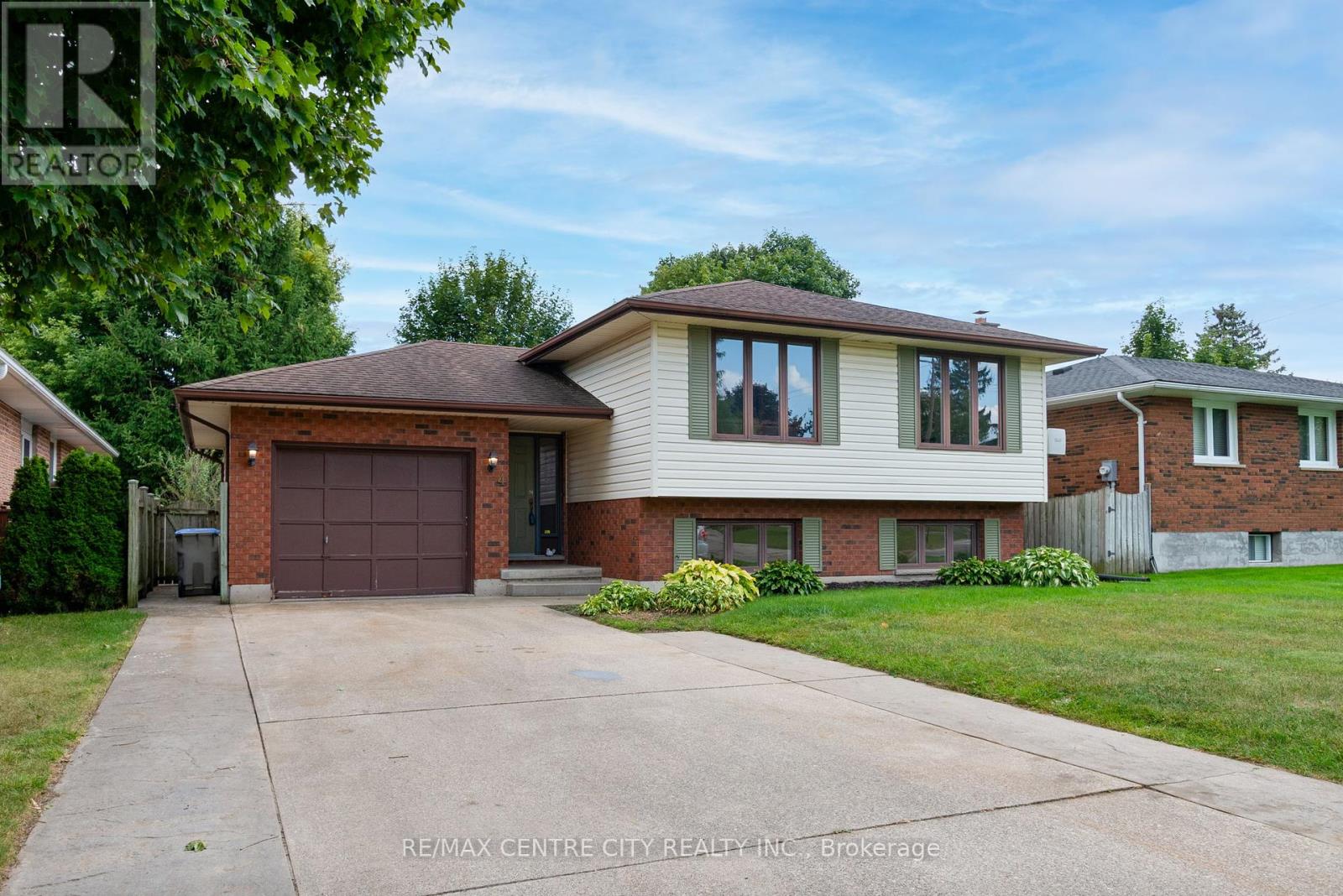 4 Arvaleigh End, Strathroy-Caradoc, ON N7G 3R8