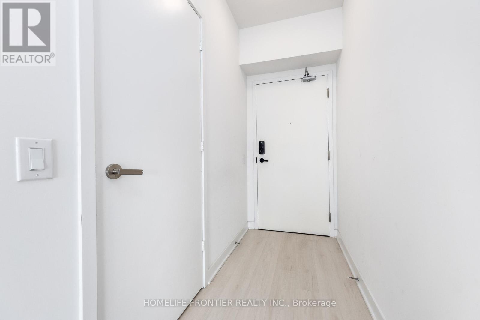 2807 3900 Confederation Pkwy, Mississauga, ON L5B 0M3