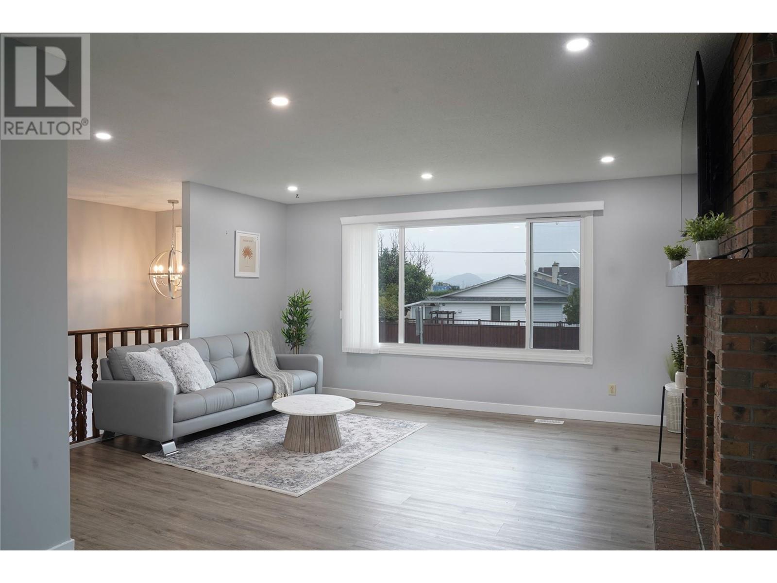 305 Ziprick Rd, Kelowna, BC V1X 4H2