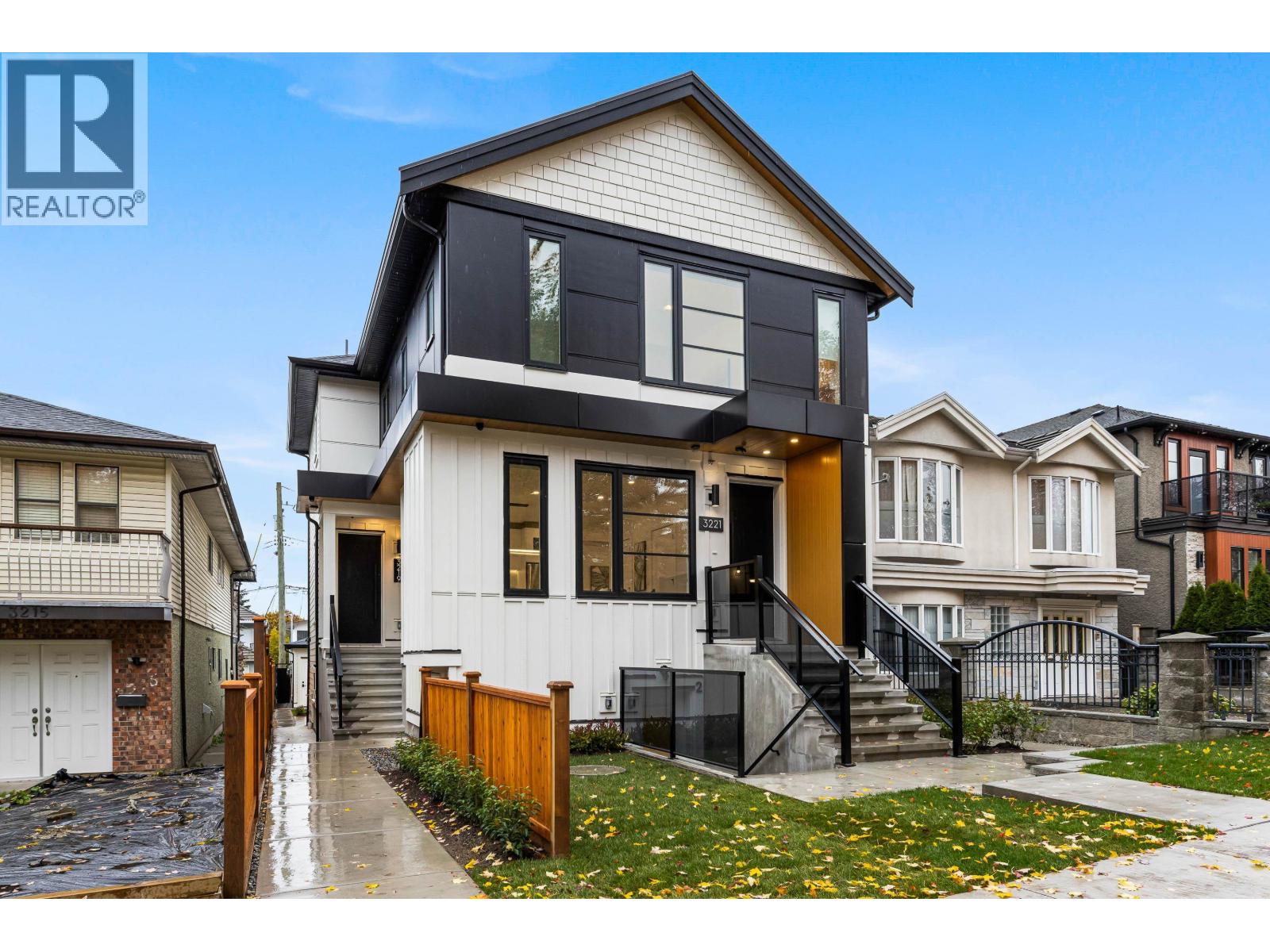 3221 Grant St, Vancouver, BC V5K 3J1
