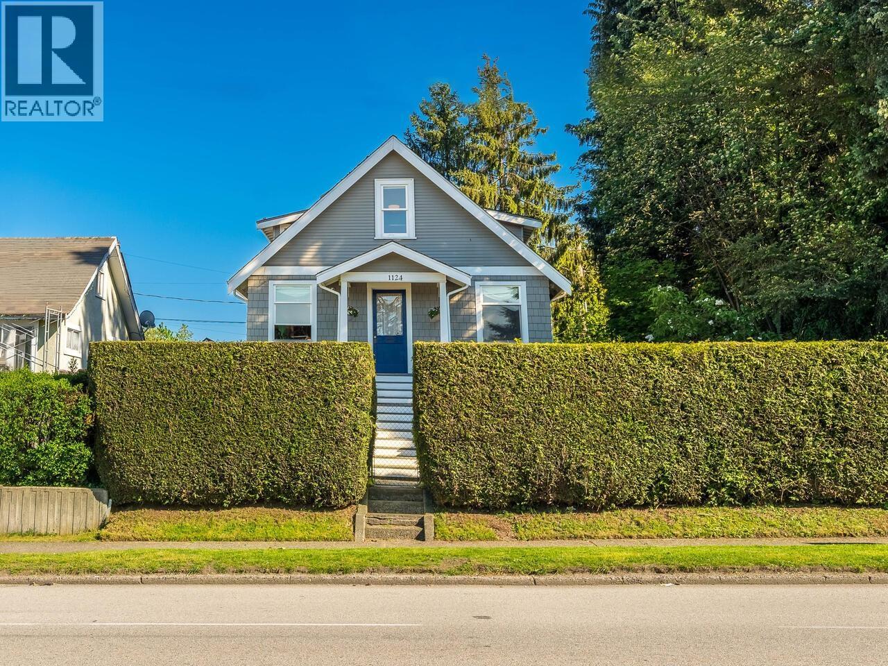 1124 Tenth Ave, New Westminster, BC V3M 3H7