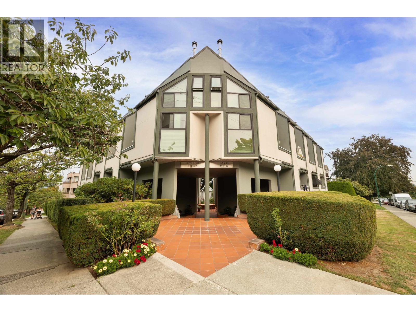 1870 Yew Street Unit 2, Vancouver, BC V6K 3G2