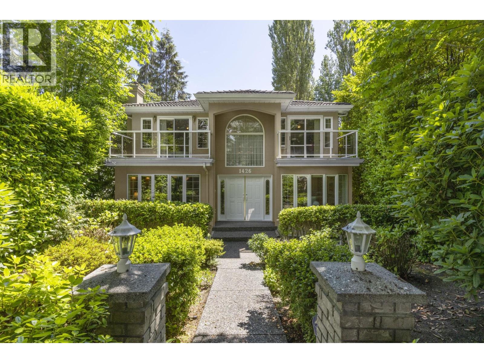 1426 Fulton Ave, West Vancouver, BC V7T 1P1