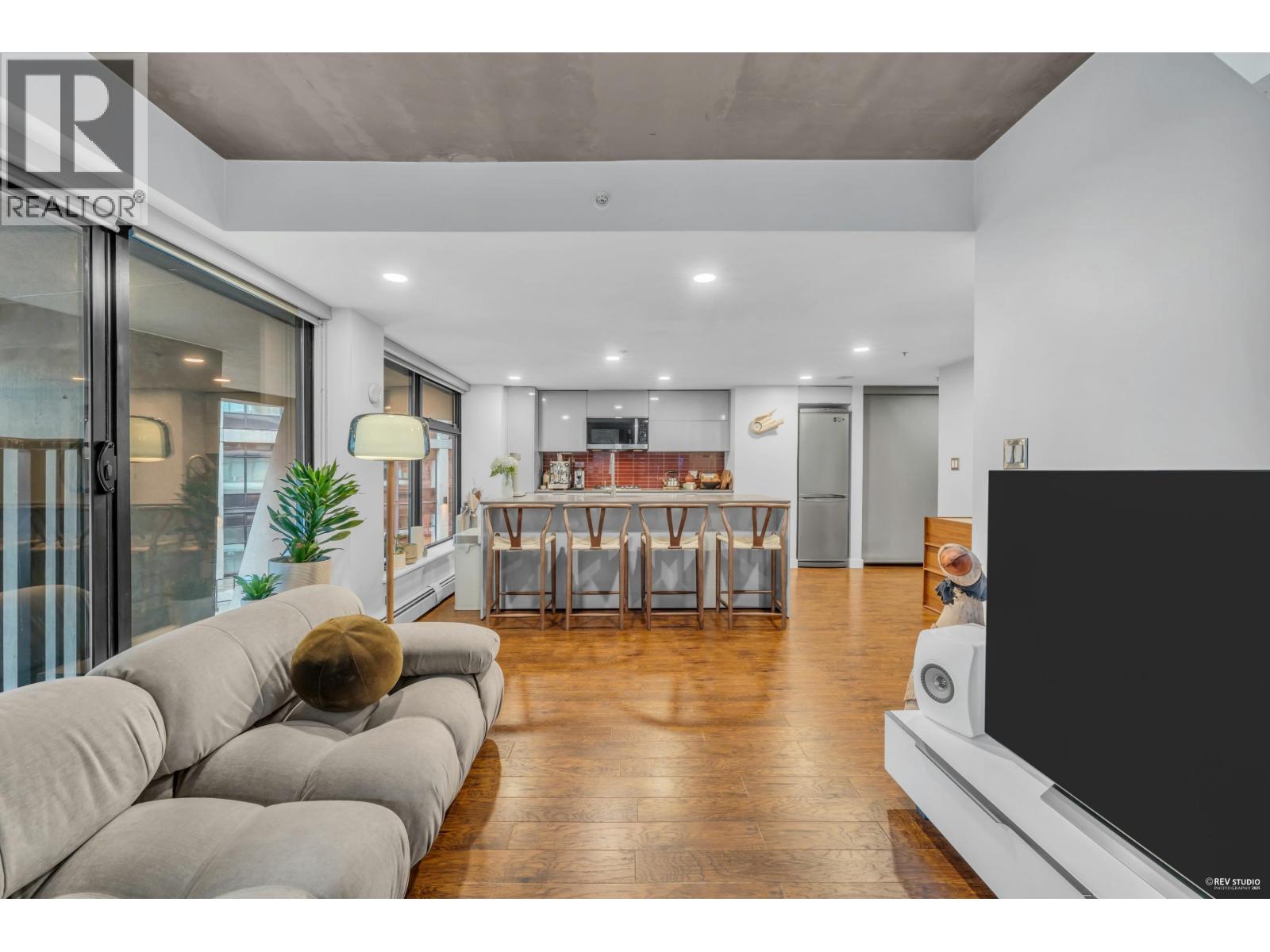 128 W Cordova Street Unit 605, Vancouver, BC V6B 0E6