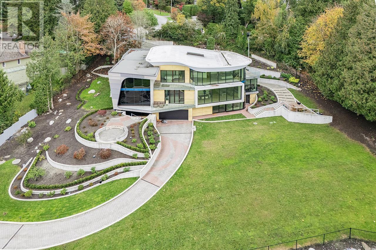2606 SW Marine Dr, Vancouver, BC V6P 6C2