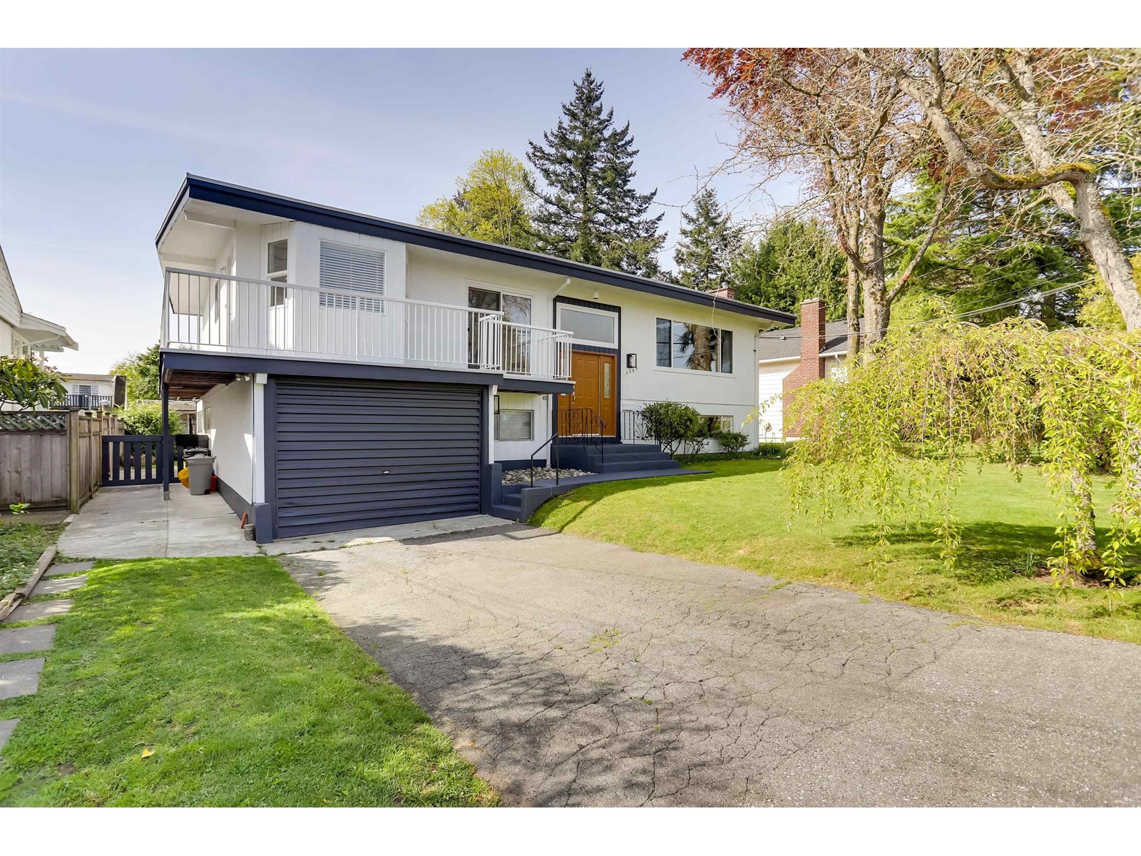 15568 Thrift Ave, White Rock, BC V4B 2L9