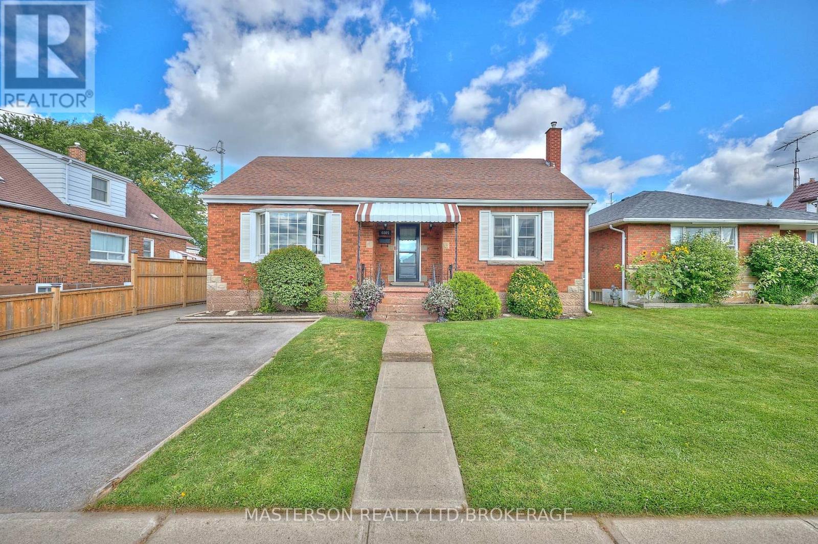 6805 Dunn St N, Niagara Falls, ON L2G 2R3