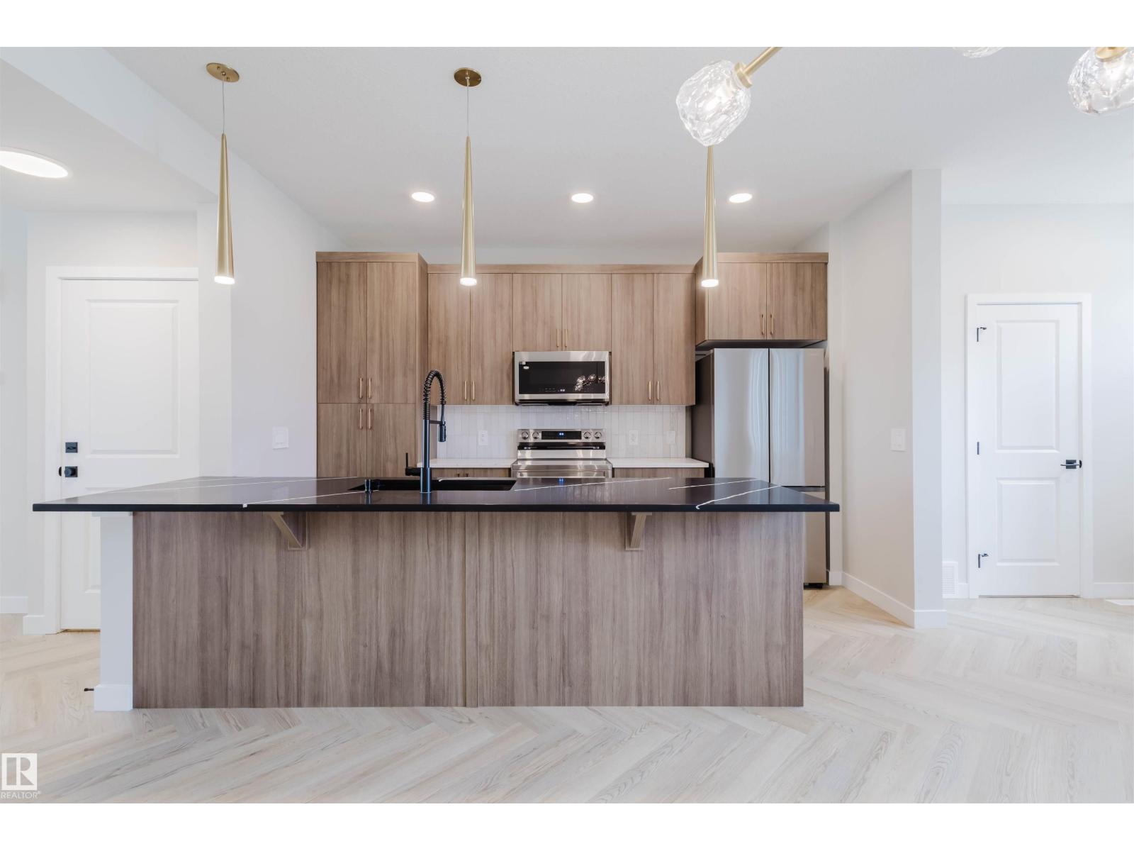 2138 Crossbill Ln NW, Edmonton, AB T5S 0W4