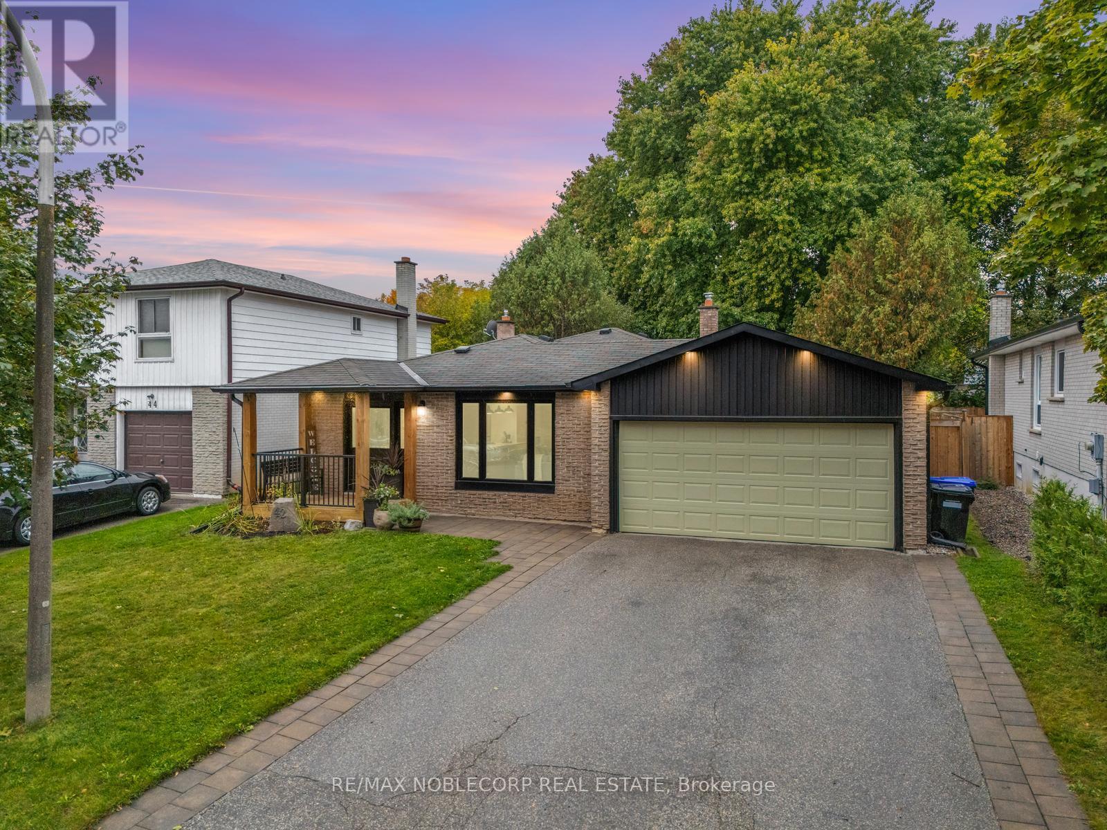 42 Mitchell Ave, New Tecumseth, ON L9R 1C2