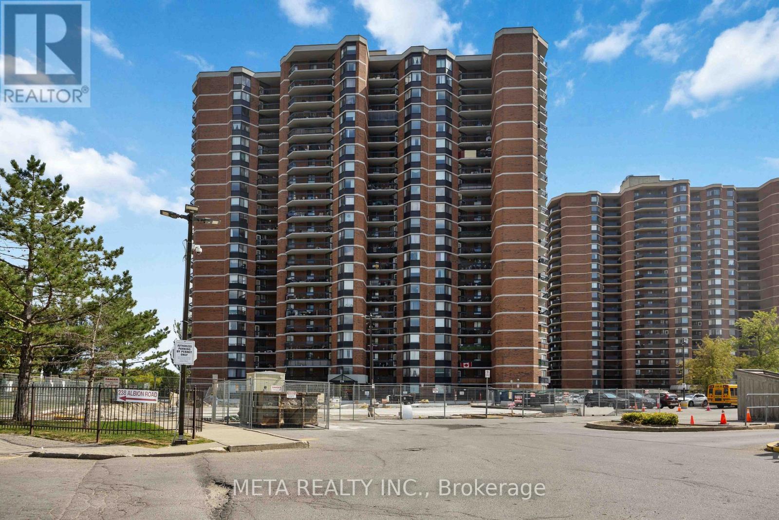 604 236 Albion Rd, Toronto, ON M9W 6A6