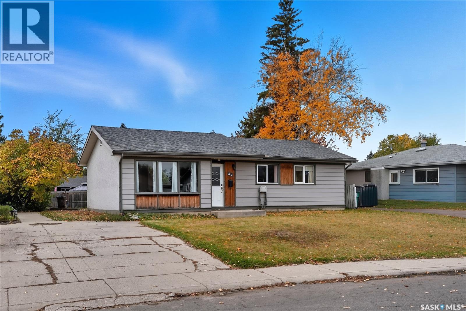 37 Morris Dr, Saskatoon, SK S7L 3V1