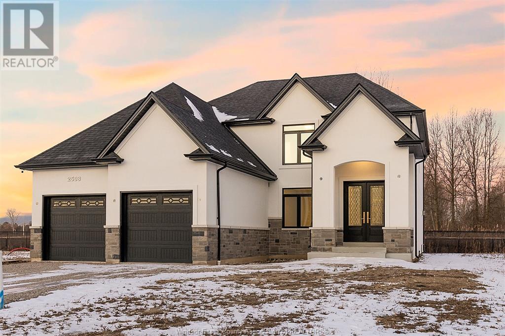 249 Charles, Essex, ON N8M 3E9