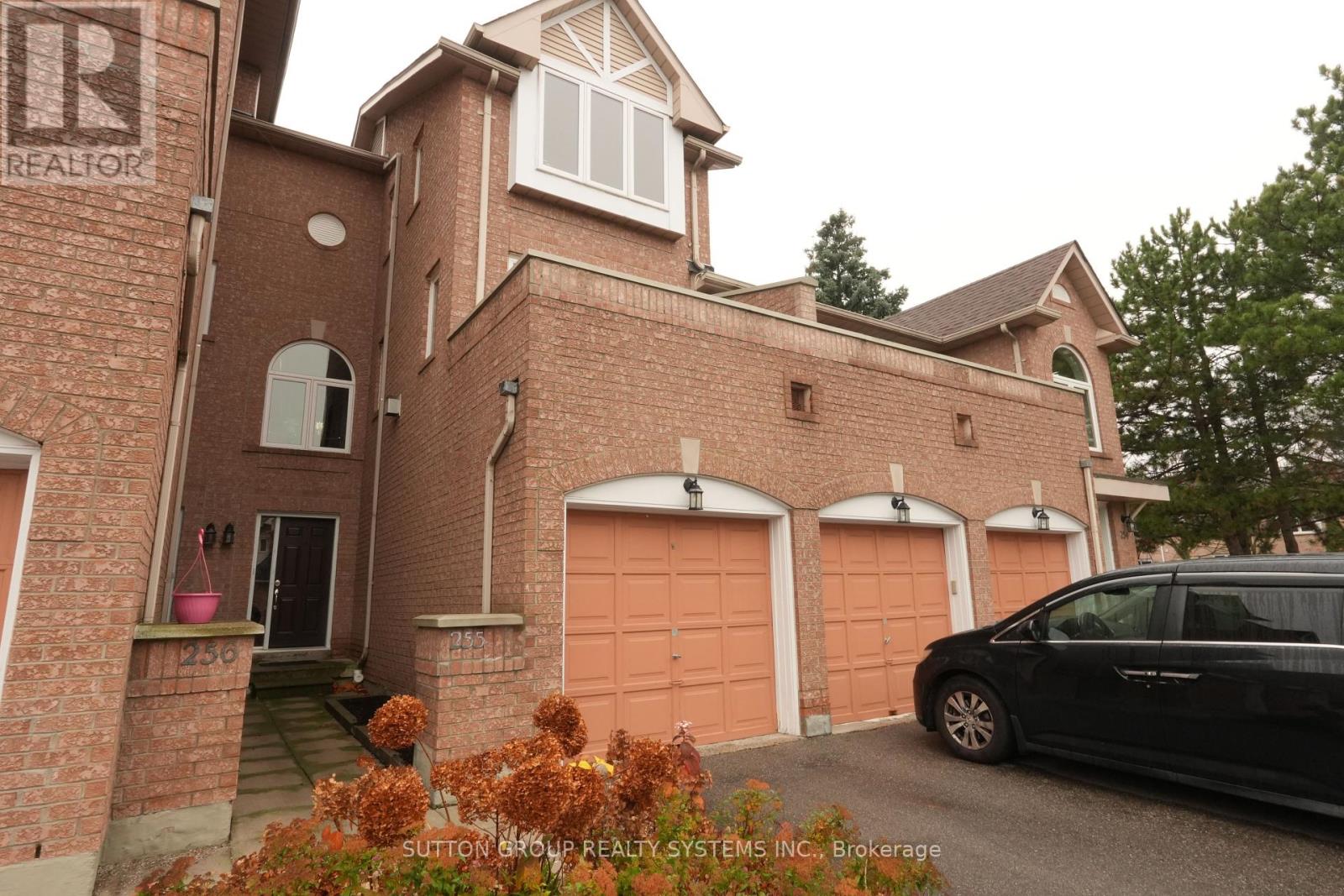255 60 Barondale Dr, Mississauga, ON L4Z 3N8