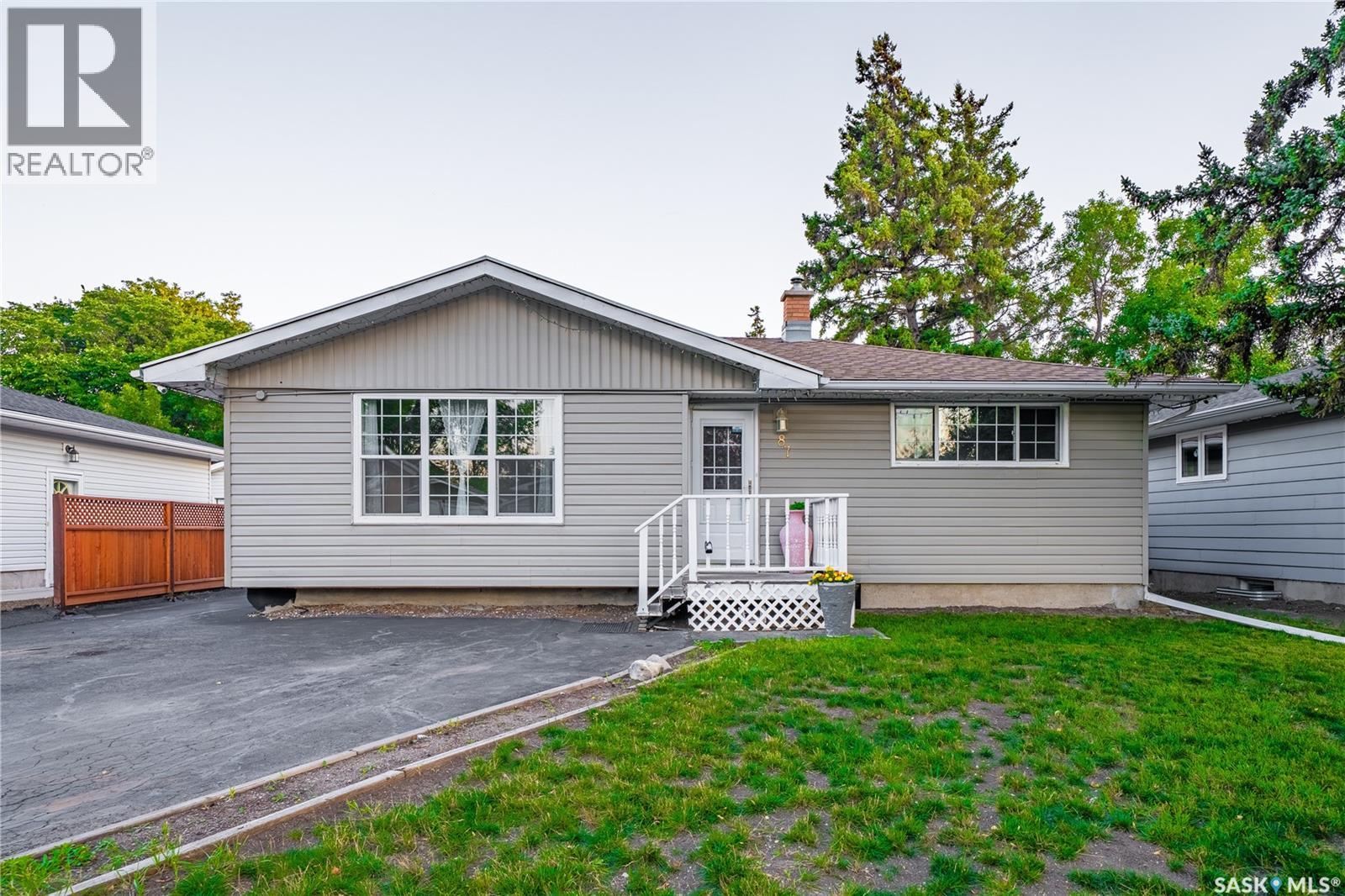 87 Merlin Cres, Regina, SK S4R 3E3