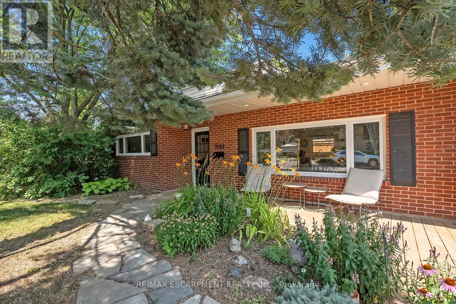2061 Halton Pl, Burlington, ON L7R 1P8