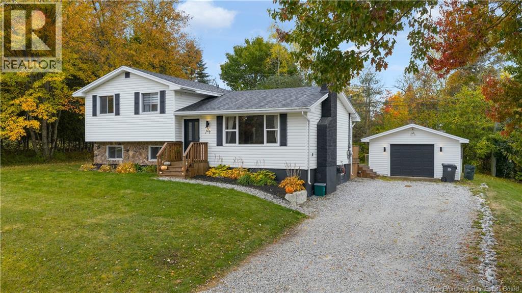 74 Highland Dr, Hampton, NB E5N 5C7