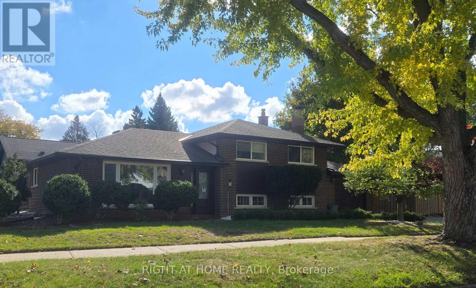 27 Shipley Rd, Toronto, ON M9R 3H7