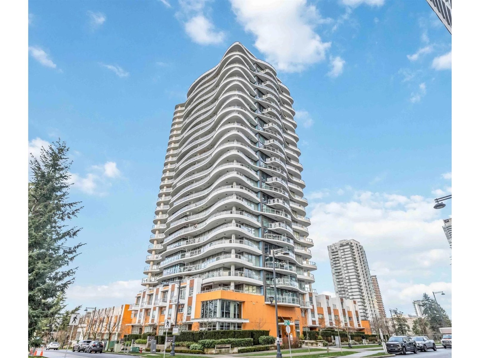 13303 Central Avenue Unit 909, Surrey, BC V3T 0K6