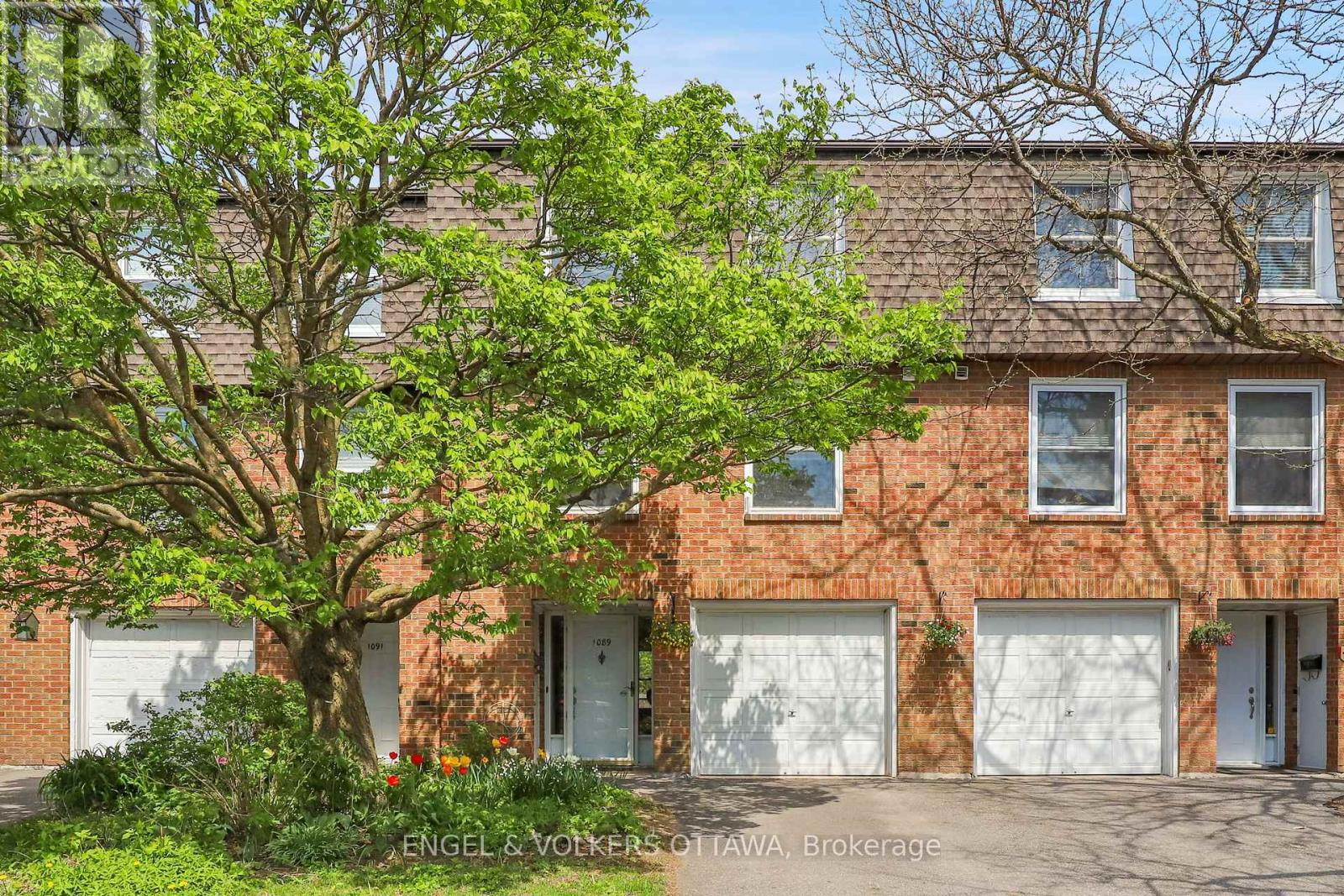 1089 Borden Side Rd, Ottawa, ON K2C 3P3