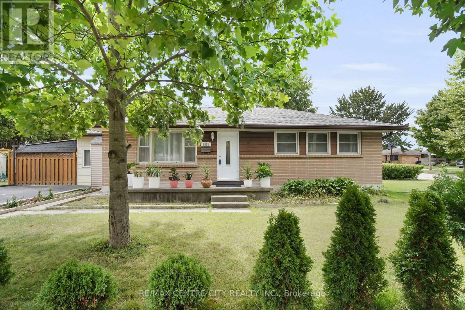 1951 Duluth Cres, London, ON N5V 1H5