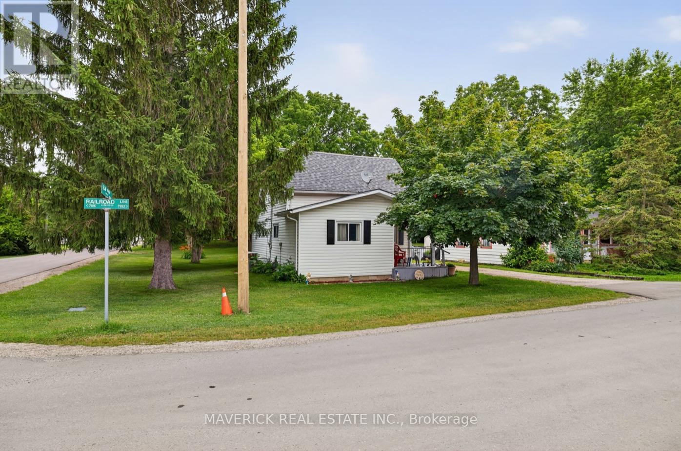7982 Railroad Line, Brooke-Alvinston, ON N0N 1A0