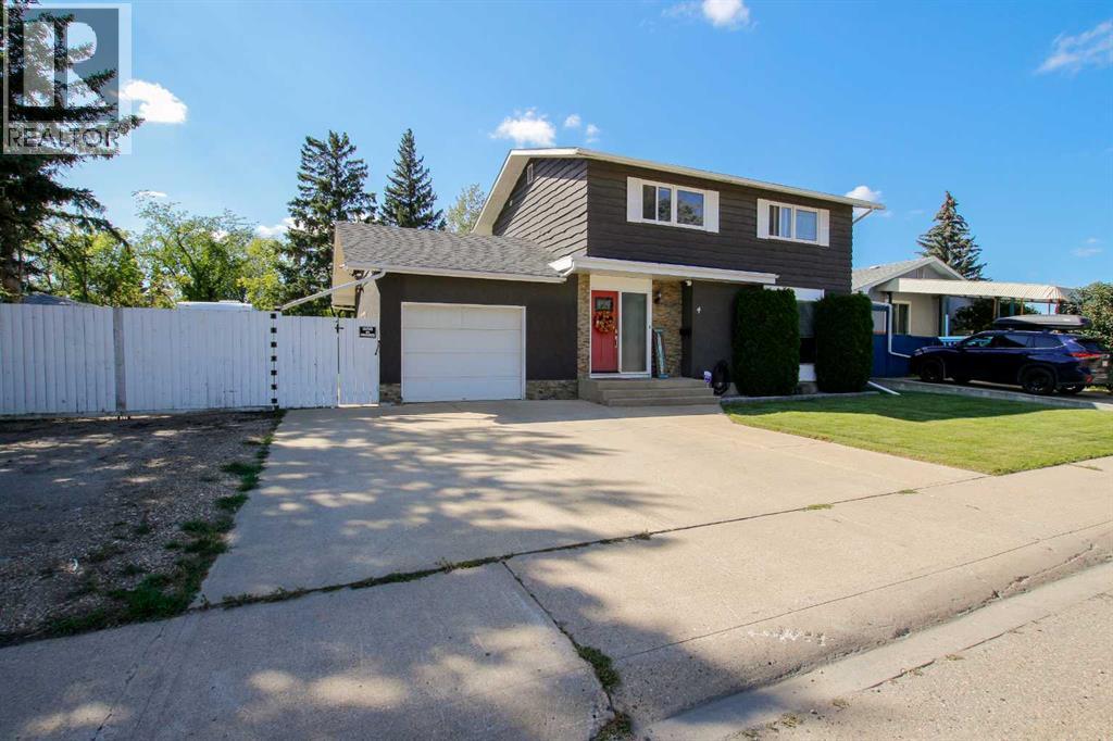 4 Mckee Close, Red Deer, AB T4N 0L9