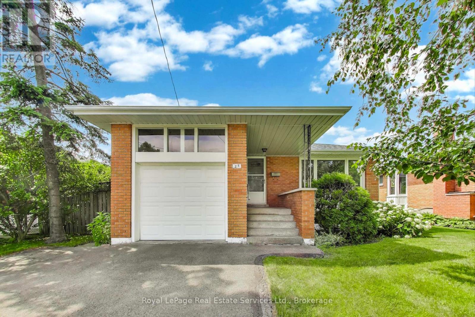 25 Sandringham Ave, Hamilton, ON L9C 2H3