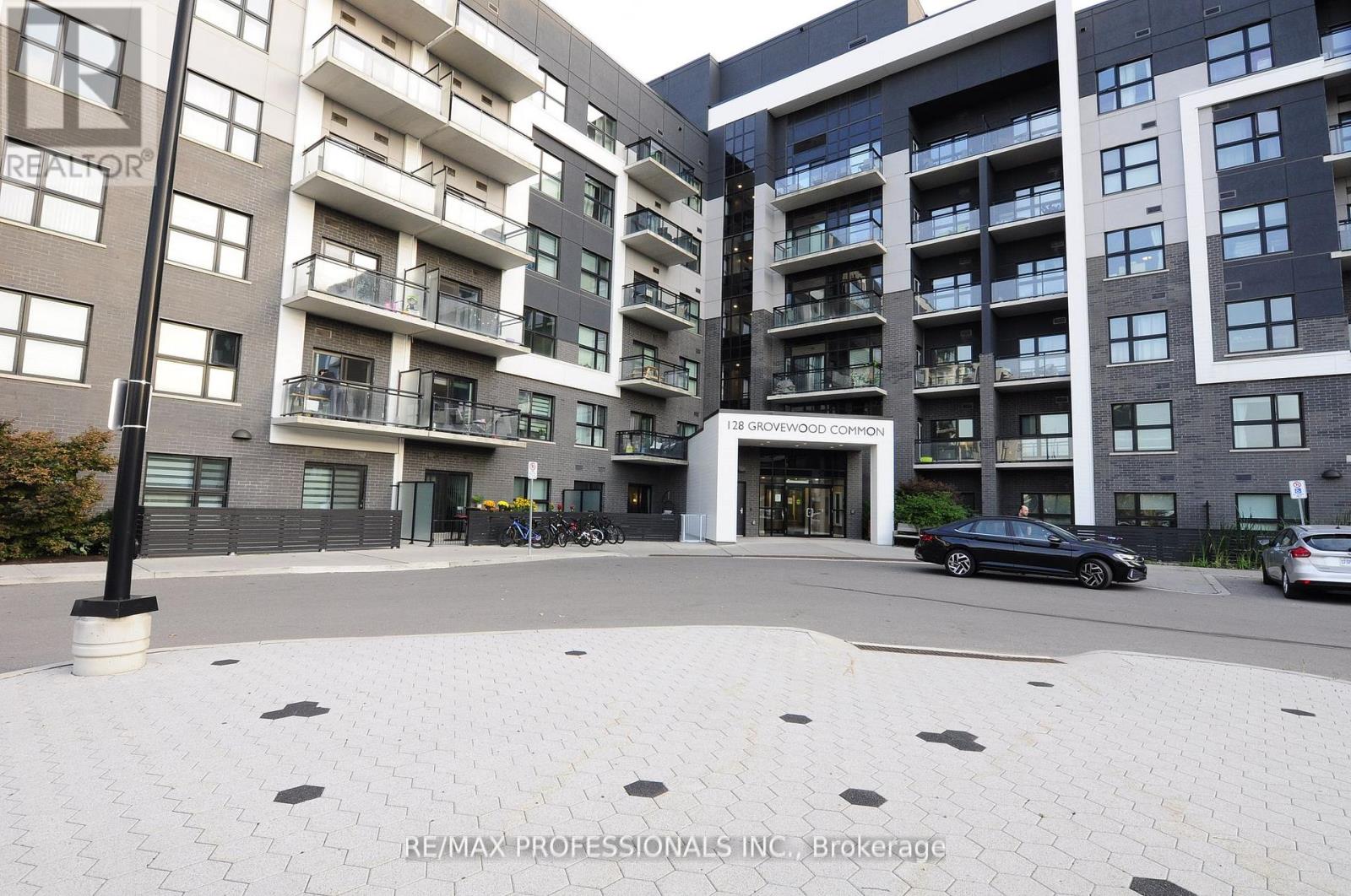 210 128 Grovewood Common, Oakville, ON L6H 0X3