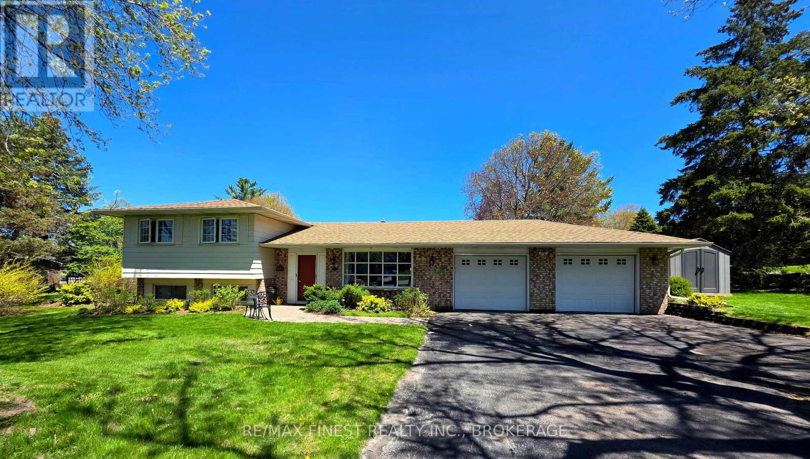 15 Edgewood Dr, Greater Napanee Greater Napanee, ON K7R 3K3