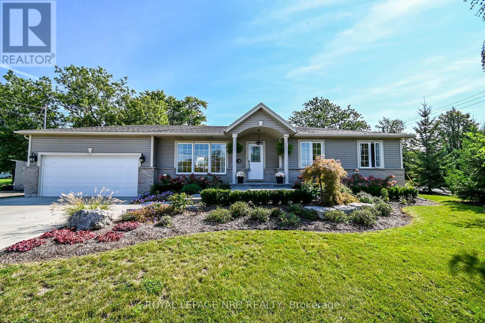 371 Riverside Dr, Welland, ON L3C 5E8
