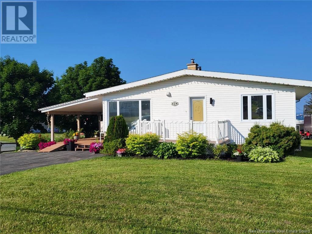 529 Rue Principale, Pointe-Verte, NB E8J 3A2