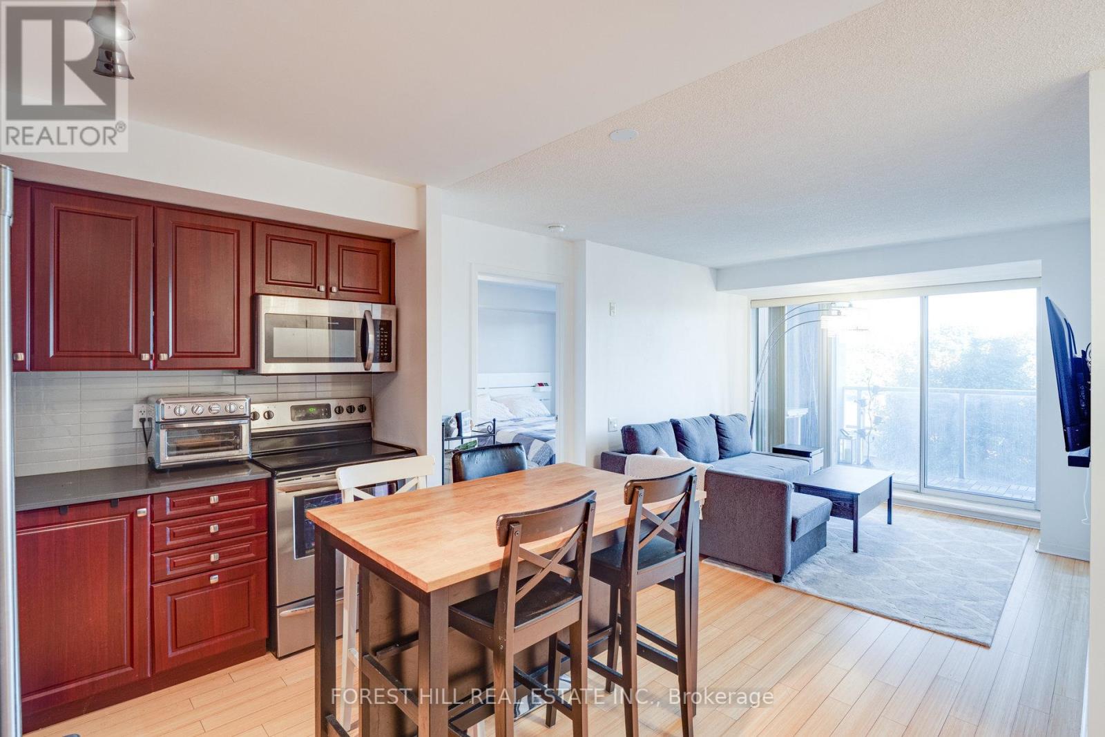 301 1040 The Queensway Ave, Toronto, ON M8Z 0A7