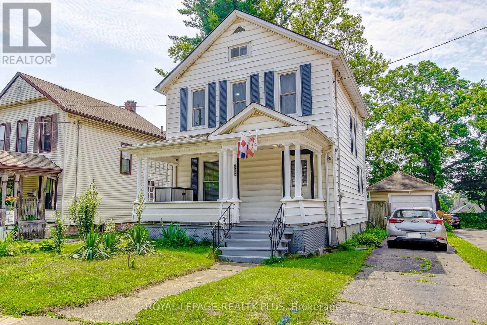 6062 Barker St, Niagara Falls, ON L2G 1Y4