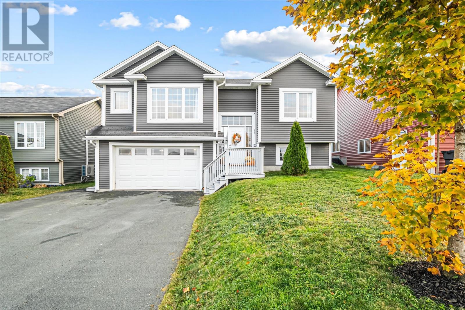 37 Sgt Donald Lucas Dr, Paradise, NL A1L 0W8
