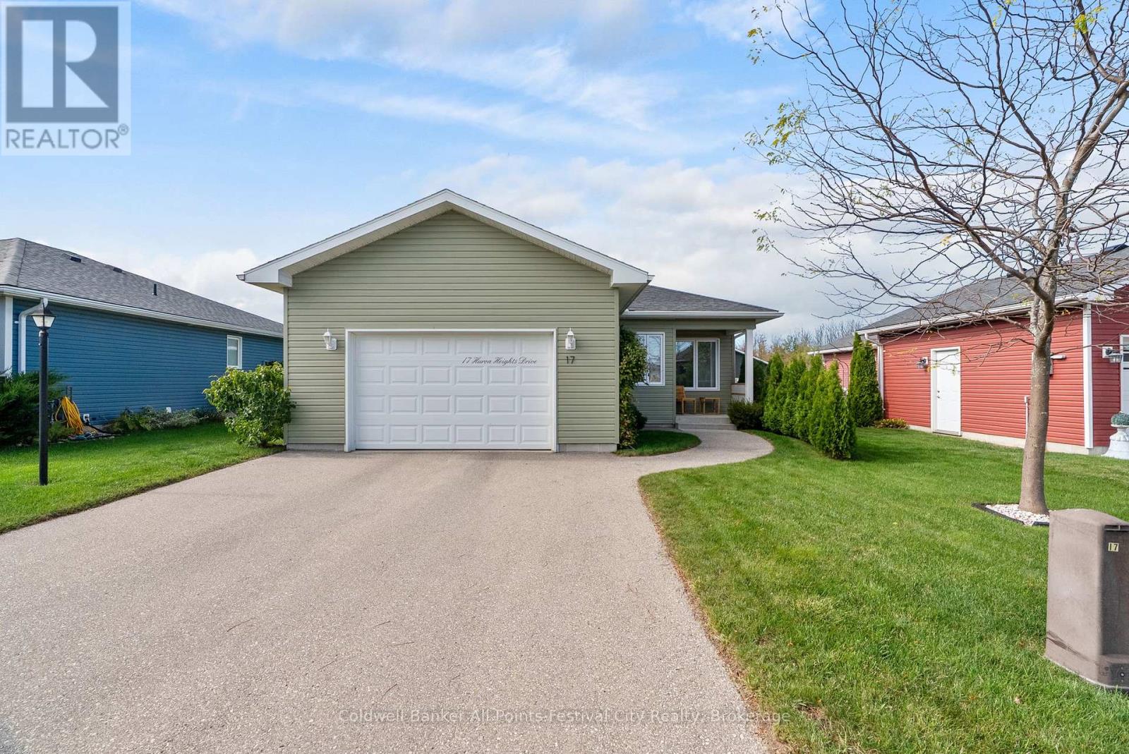 17 Huron Heights Dr, Ashfield-colborne-wawanosh Colborne, ON N7A 0B1