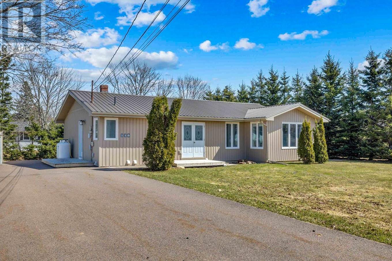 118 Maple Ave, Charlottetown, PE C1A 6G4