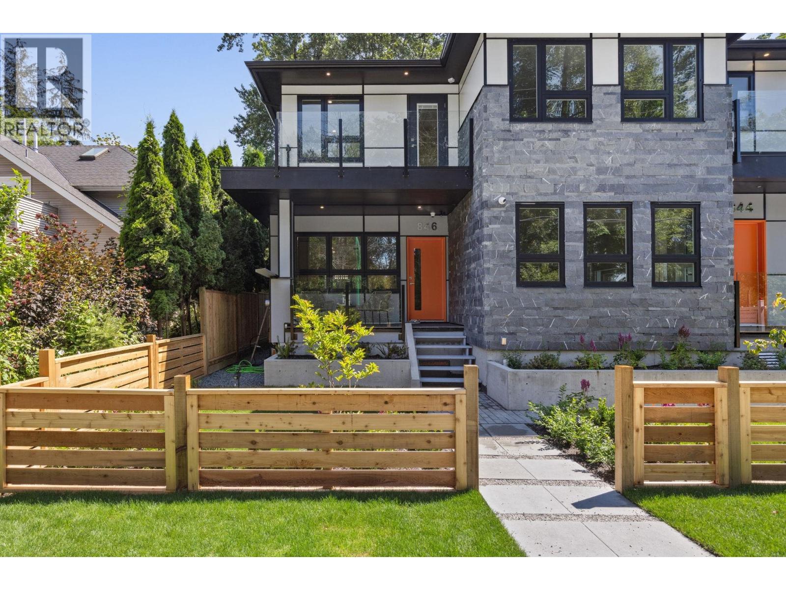 846 St Denis Ave, North Vancouver, BC V7J 2G4